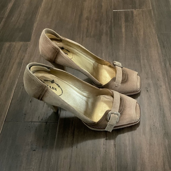 PRADA Made In Italy Beige Vintage Classic Deserto Suede Peep Toe Heels Size 39 - Picture 2 of 7
